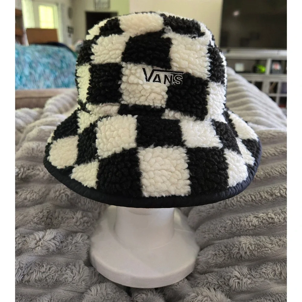 Vans Checkerboard Sherpa Bucket Hat Black White Fleece Streetwear Logo Accessory